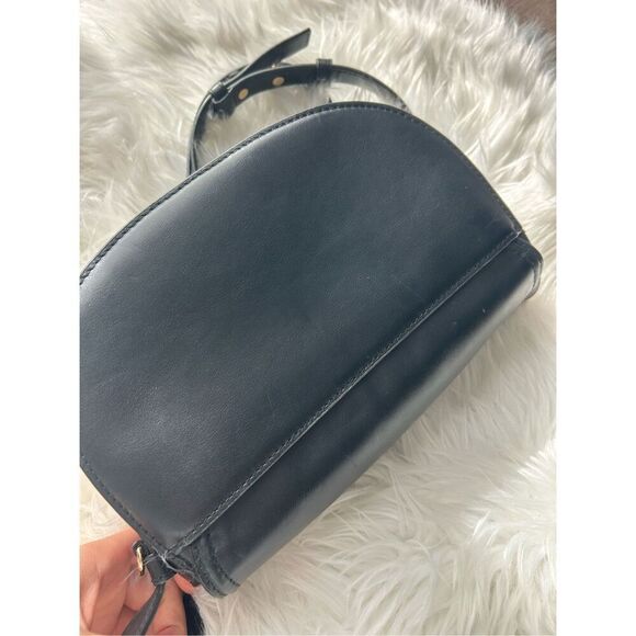 Michael Kors Cary Leather Saddle Crossbody bag Magnetic flap closure bag black h - Picture 3 of 11